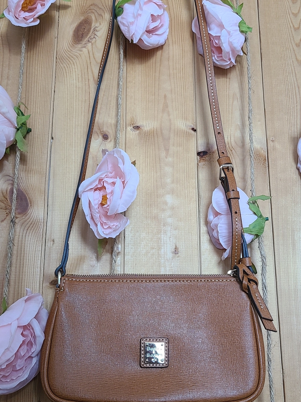 Small Dooney & Bourke Tan Bag - Picture 2 of 4